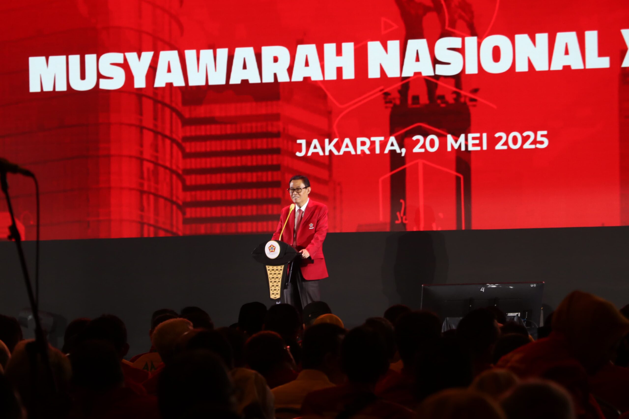 Ribuan Kader Meriahkan Munas XII SOKSI Dengan Pekikan ‘Maju Terus Pantang Mundur’ Ribuan Kader Meriahkan Munas XII SOKSI Dengan Pekikan ‘Maju Terus Pantang Mundur’