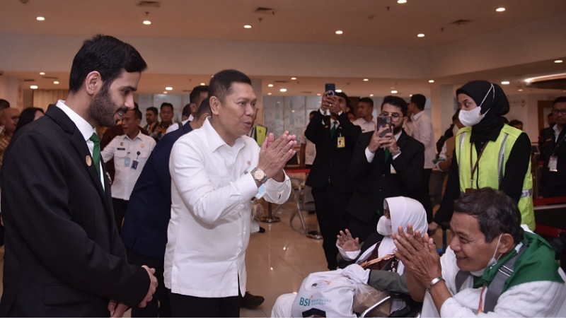 Adies Kadir: Haji 2025 Harus Nyaman dan Aman! DPR RI Tinjau Langsung Embarkasi Donohudan Adies Kadir: Haji 2025 Harus Nyaman dan Aman! DPR RI Tinjau Langsung Embarkasi Donohudan