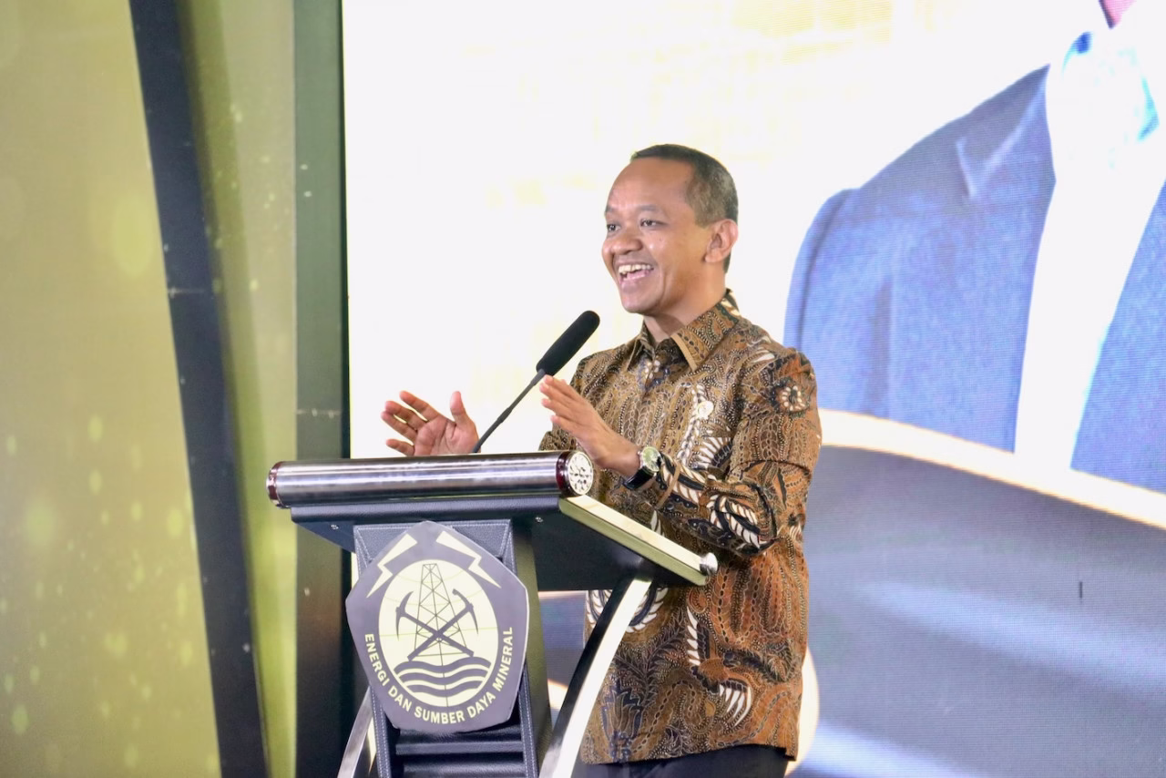 Menteri ESDM Bahlil Lahadalia Tegaskan Legalisasi Sumur Minyak Rakyat Hanya untuk yang Telanjur Dibor Menteri ESDM Bahlil Lahadalia Tegaskan Legalisasi Sumur Minyak Rakyat Hanya untuk yang Telanjur Dibor