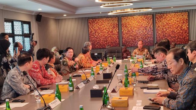 Menperin Agus Gumiwang Bahas Solusi Hambatan Investasi dengan Delegasi Federation of Korean Industries Menperin Agus Gumiwang Bahas Solusi Hambatan Investasi dengan Delegasi Federation of Korean Industries