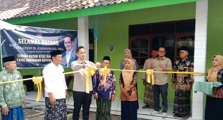 Firnando Ganinduto Salurkan CSR Rp800 Juta untuk Perbaikan Sekolah di Kenda