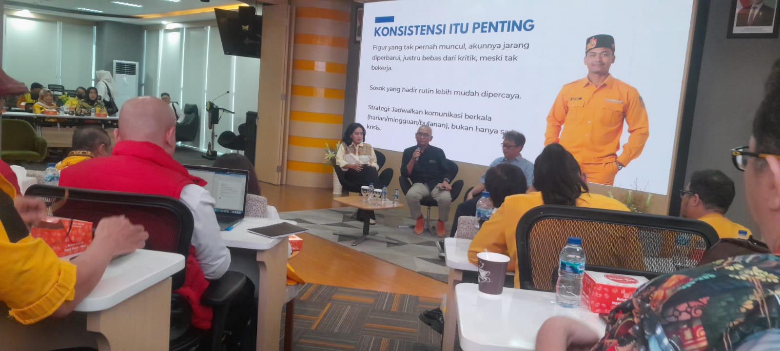 3 Pegiat Medsos Berbagi Tips dan Trik Perkuat Citra Persona di FGD MPO DPP Partai Golkar 3 Pegiat Medsos Berbagi Tips dan Trik Perkuat Citra Persona di FGD MPO DPP Partai Golkar