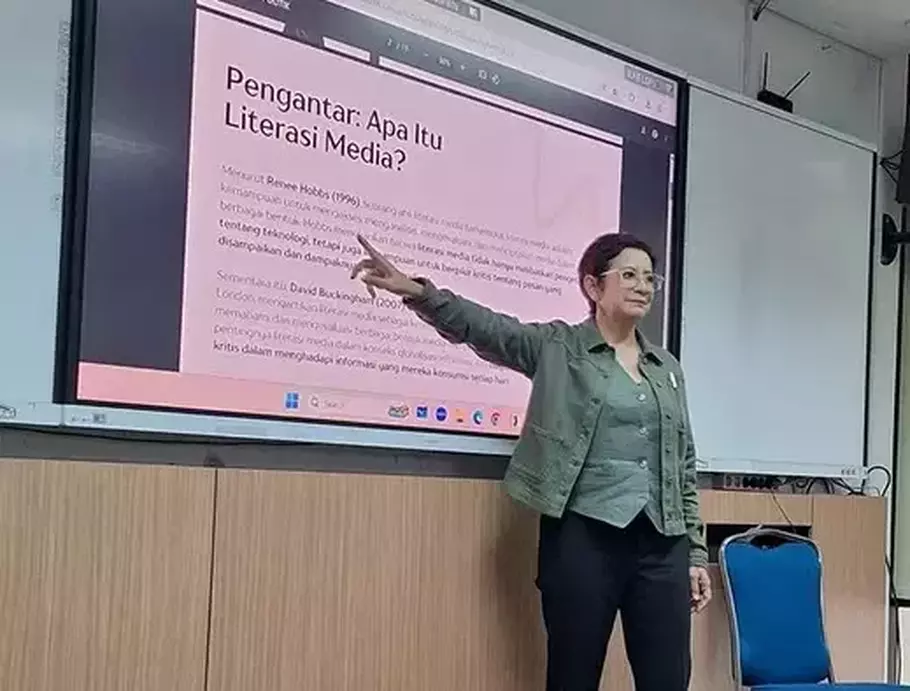 Sosialisasi Pilar Kebangsaan: Upaya Nurul Arifin Cegah Ideologi Trans-Nasional Sosialisasi Pilar Kebangsaan: Upaya Nurul Arifin Cegah Ideologi Trans-Nasional