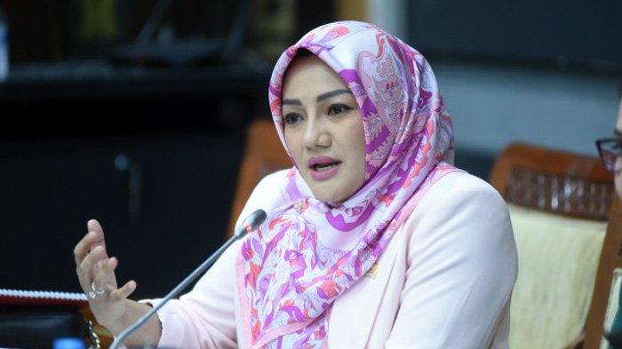 Adde Rosi Dukung Penuh Menteri ESDM Cabut 4 IUP di Raja Ampat: Bentuk Ketegasan Pemerintah! Adde Rosi Dukung Penuh Menteri ESDM Cabut 4 IUP di Raja Ampat: Bentuk Ketegasan Pemerintah!