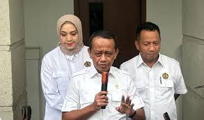 Bahlil Lahadalia Akan Tinjau Langsung Tambang Nikel di Raja Ampat Bahlil Lahadalia Akan Tinjau Langsung Tambang Nikel di Raja Ampat