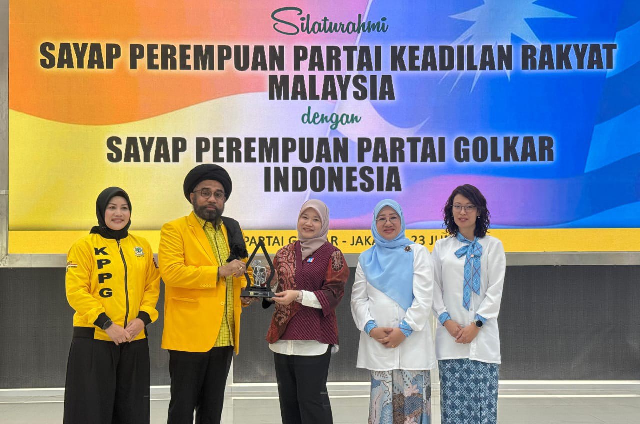 Pererat Silaturahmi Parpol Serumpun, Wanita PKR Kunjungi PP KPPG di DPP Partai Golkar Pererat Silaturahmi Parpol Serumpun, Wanita PKR Kunjungi PP KPPG di DPP Partai Golkar