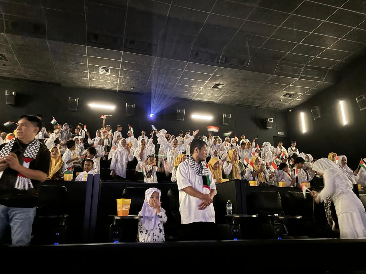 Peringati 10 Muharram, DKM Masjid Ainul Hikmah Partai Golkar Gelar Nobar Film GAZA Bersama 150 Anak Peringati 10 Muharram, DKM Masjid Ainul Hikmah Partai Golkar Gelar Nobar Film GAZA Bersama 150 Anak