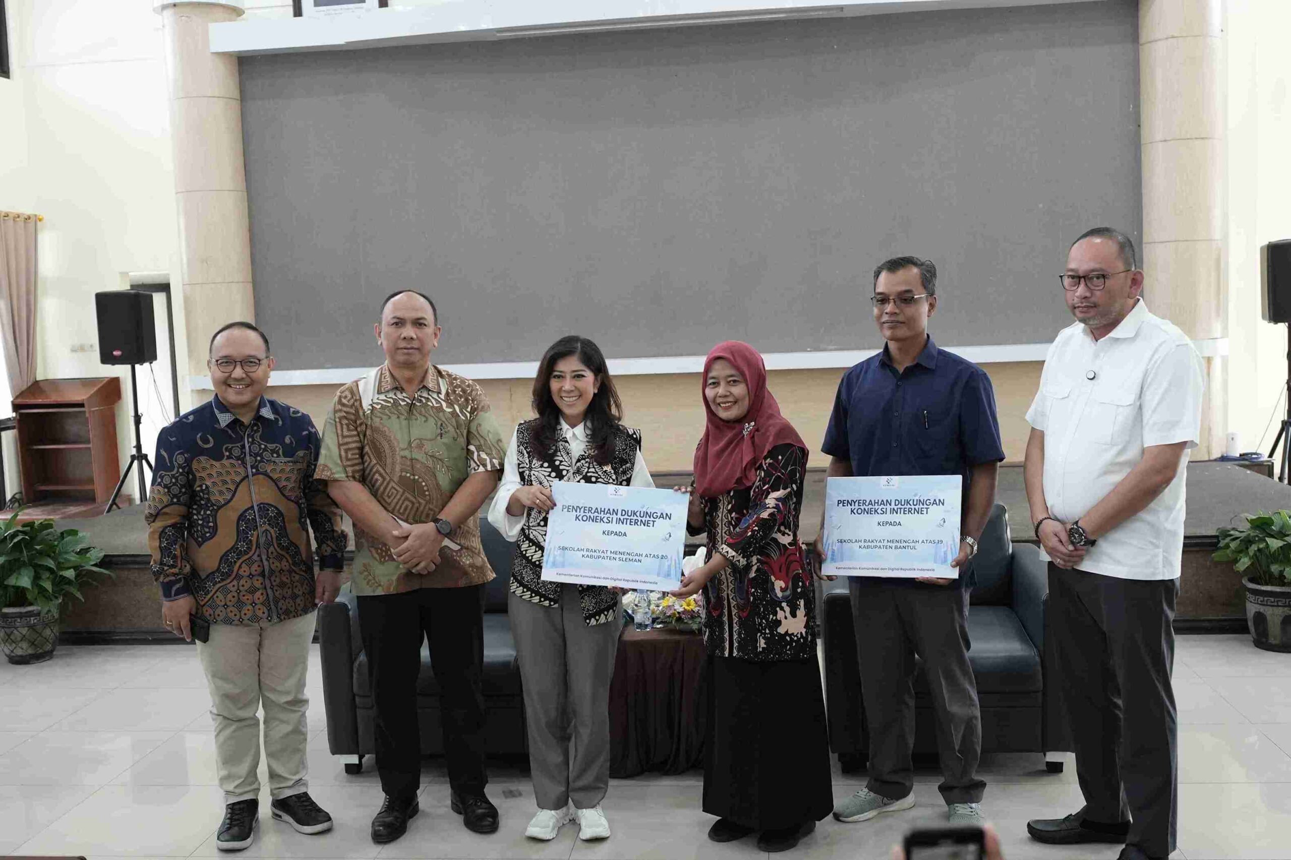 Hadirkan Internet Cepat di Sekolah Rakyat, Meutya Hafid Jawab Arahan Presiden Hadirkan Internet Cepat di Sekolah Rakyat, Meutya Hafid Jawab Arahan Presiden