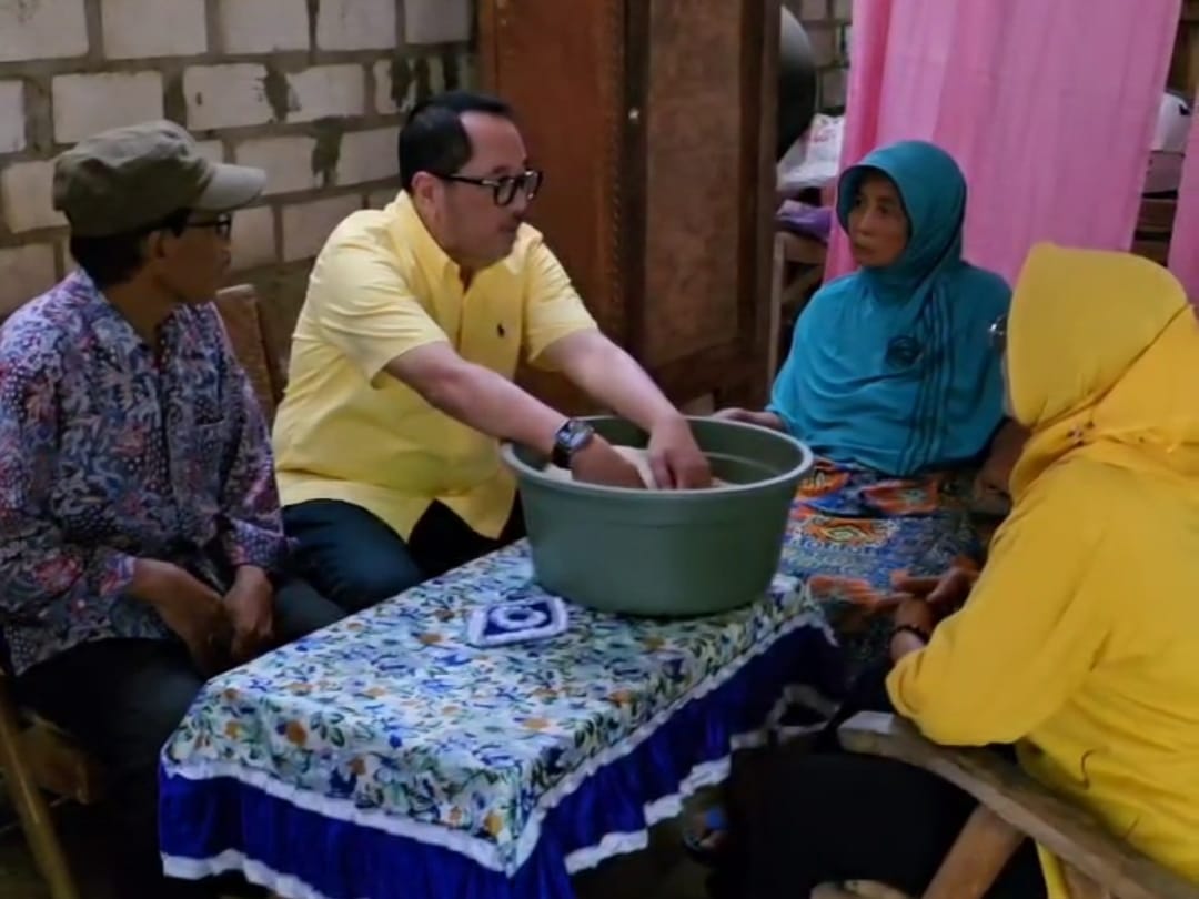 Firman Soebagyo Sidak Bantuan Beras di Rembang, Pastikan Kualitas dan Tampung Aspirasi Warga Firman Soebagyo Sidak Bantuan Beras di Rembang, Pastikan Kualitas dan Tampung Aspirasi Warga