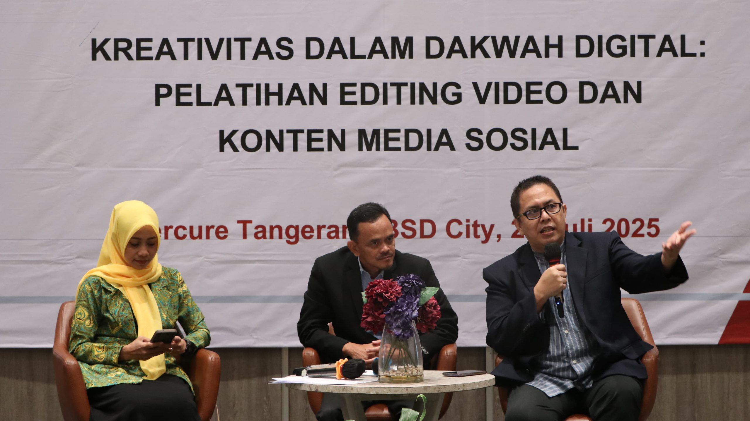 Achmad Annama Ajak Kader Pengajian Al-Hidayah Jangan Ragu Ambil Bagian Dalam Dakwah Digital Achmad Annama Ajak Kader Pengajian Al-Hidayah Jangan Ragu Ambil Bagian Dalam Dakwah Digital