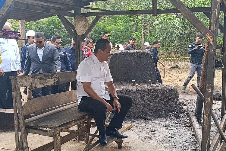 Bahlil Lahadalia Tegaskan Koperasi Desa Merah Putih Bukan Pengelola Sumur Minyak Rakyat Bahlil Lahadalia Tegaskan Koperasi Desa Merah Putih Bukan Pengelola Sumur Minyak Rakyat