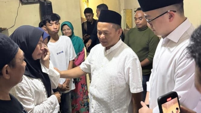 Sarmuji Beri Dukungan Moral ke Keluarga Affan Kurniawan yang Wafat Usai Insiden Brimob Sarmuji Beri Dukungan Moral ke Keluarga Affan Kurniawan yang Wafat Usai Insiden Brimob