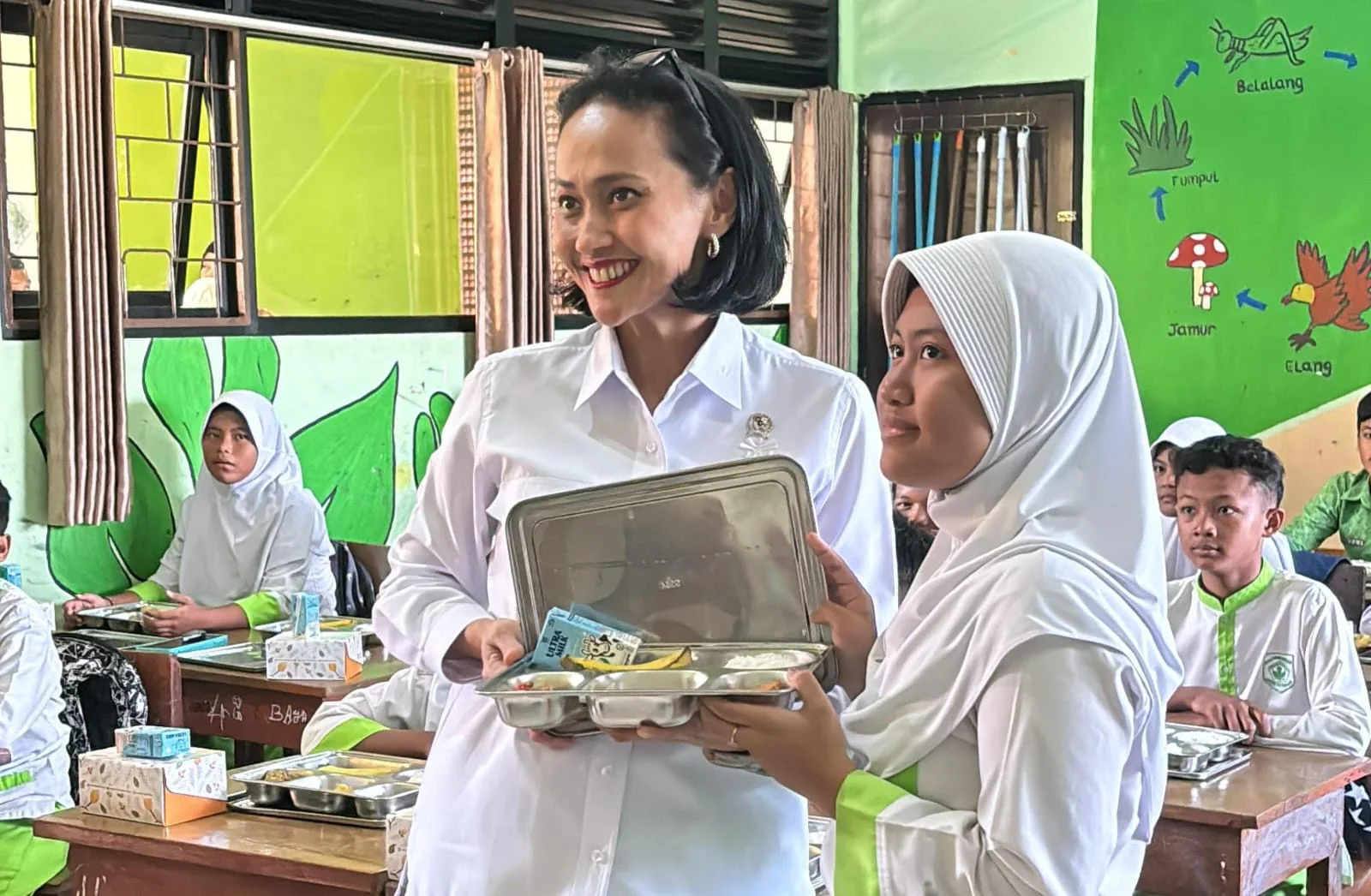 Christina Aryani Ajak Masyarakat Kawal Program Makan Bergizi Gratis Christina Aryani Ajak Masyarakat Kawal Program Makan Bergizi Gratis