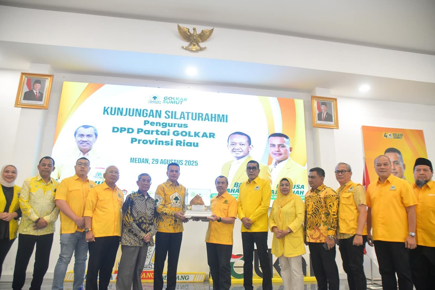 Syamsuar dan Ijeck Tegaskan Komitmen Majukan Partai Golkar Lewat Konsolidasi Syamsuar dan Ijeck Tegaskan Komitmen Majukan Partai Golkar Lewat Konsolidasi