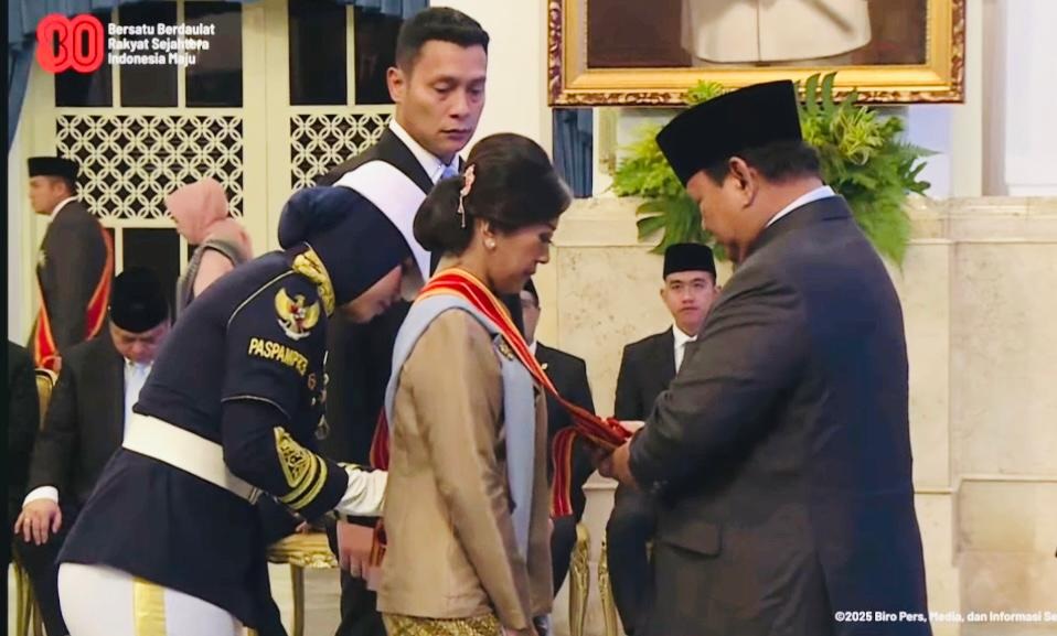 Meutya Hafid Terima Bintang Mahaputera Utama atas Peran Lindungi Anak di Ruang Digital Meutya Hafid Terima Bintang Mahaputera Utama atas Peran Lindungi Anak di Ruang Digital