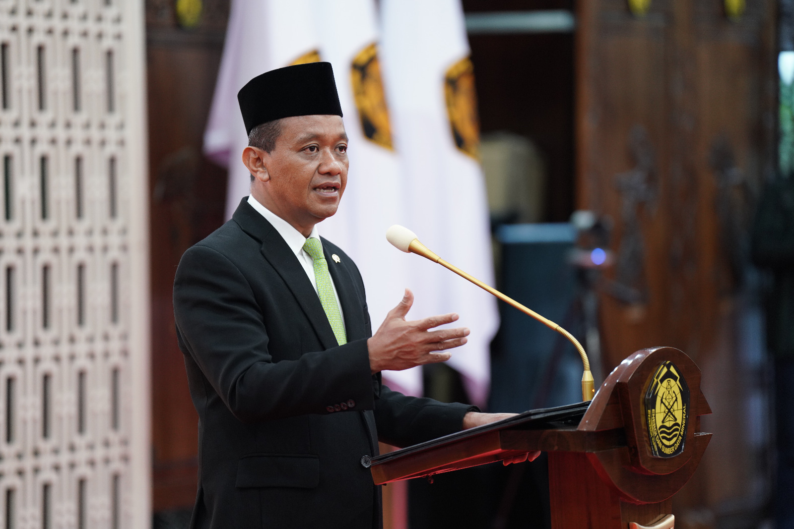 Bahlil Ungkap Keberhasilan Sektor Energi di Era Prabowo: “Baru Kali Ini Target APBN Tercapai” Bahlil Ungkap Keberhasilan Sektor Energi di Era Prabowo: “Baru Kali Ini Target APBN Tercapai”