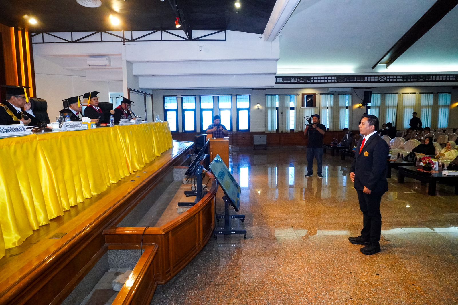 Achmad Taufan Soedirdjo: Krisis Legitimasi MK Karena Proses Rekrutmen Hakim Belum Transparan, Objektif dan Akuntabel Achmad Taufan Soedirdjo: Krisis Legitimasi MK Karena Proses Rekrutmen Hakim Belum Transparan, Objektif dan Akuntabel