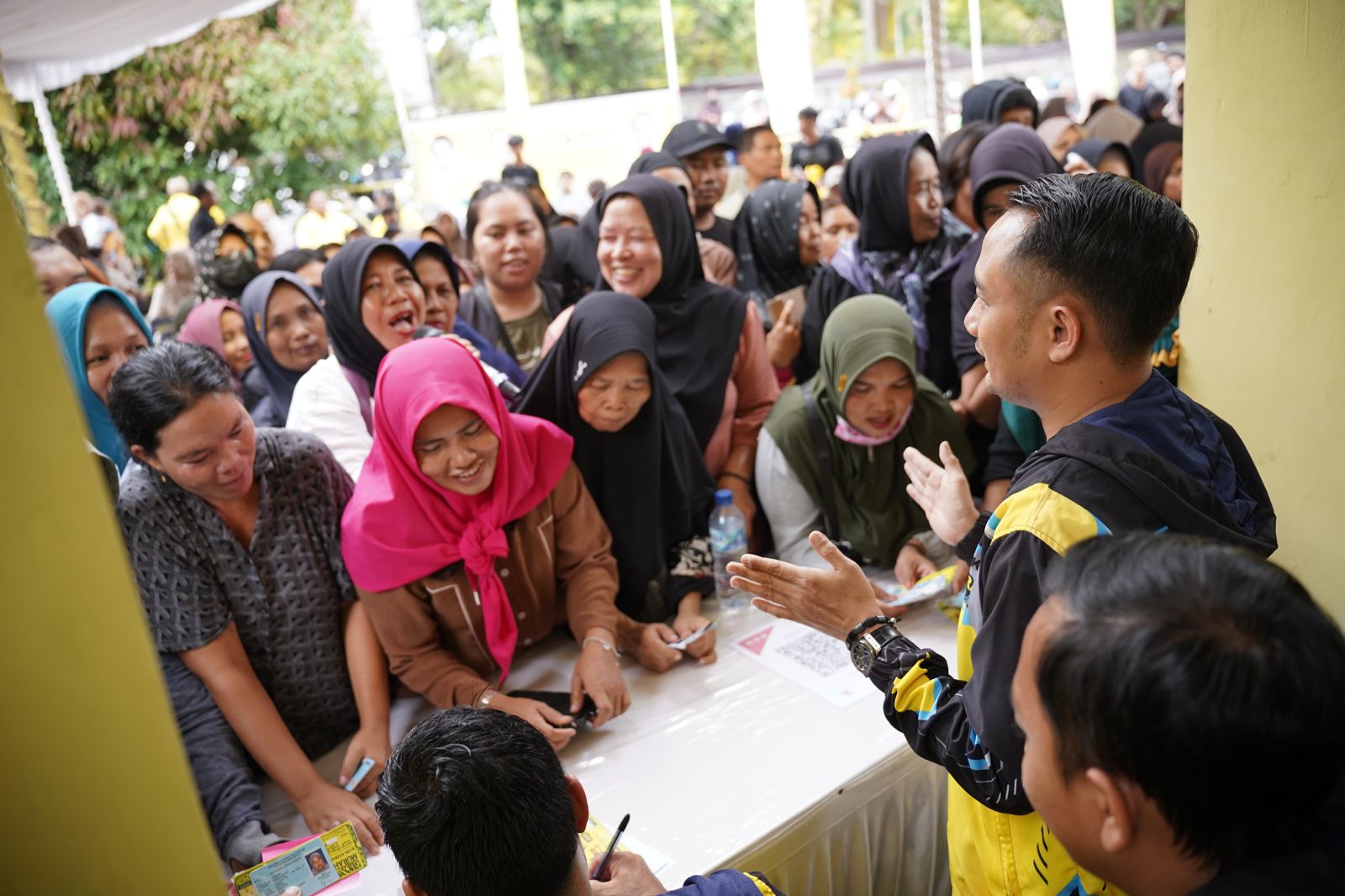 1.000 Paket Sembako Murah Diserbu Warga, Golkar Palangka Raya Gelar Aksi Sosial HUT ke-61