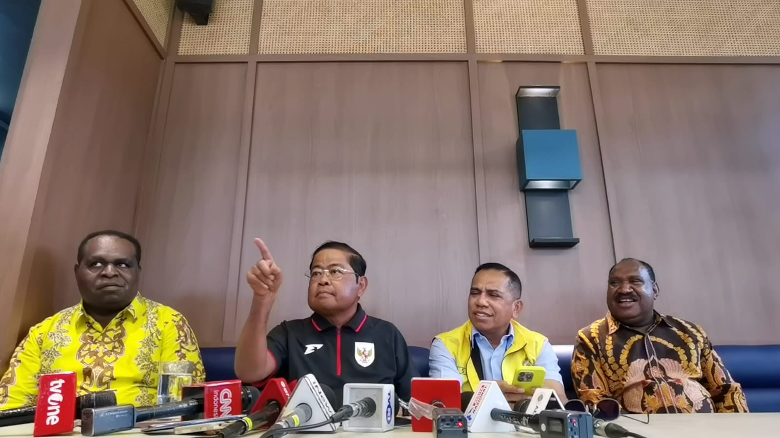 Idrus Marham Sebut Serangan terhadap Bahlil Lahadalia Bentuk Paradoks Demokrasi di Era Digital Idrus Marham Sebut Serangan terhadap Bahlil Lahadalia Bentuk Paradoks Demokrasi di Era Digital