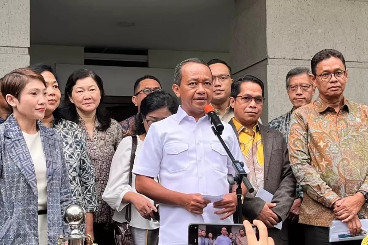 Menteri ESDM Bahlil Pastikan Stok BBM Aman, Bantah Isu Kelangkaan