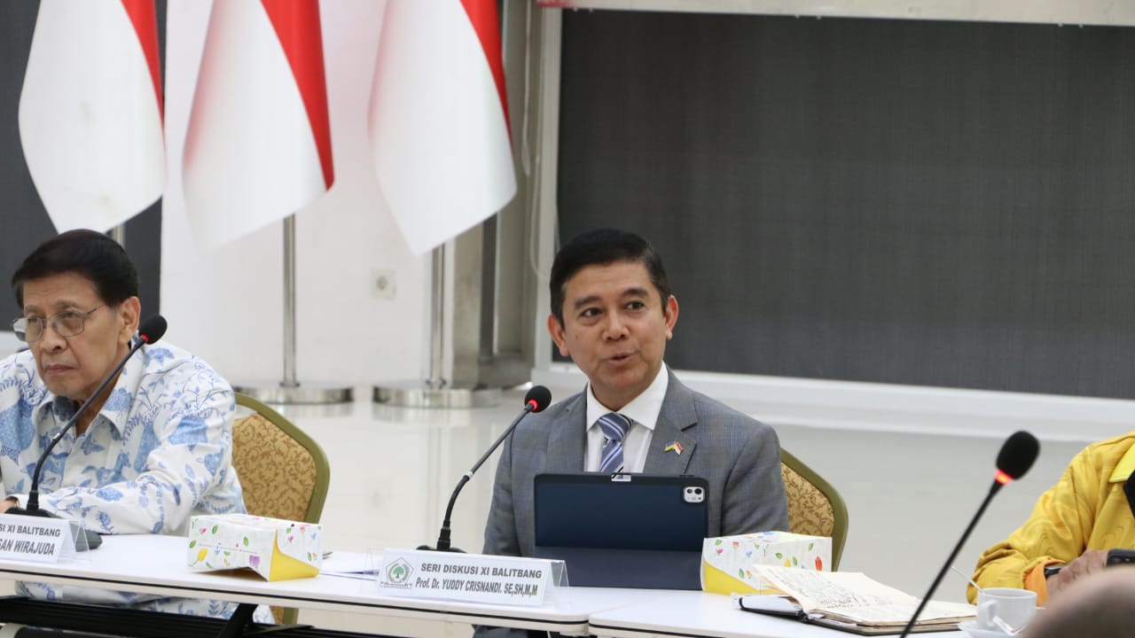 Balitbang Partai Golkar Bahas Arah Politik Luar Negeri Indonesia di Era Presiden Prabowo Balitbang Partai Golkar Bahas Arah Politik Luar Negeri Indonesia di Era Presiden Prabowo