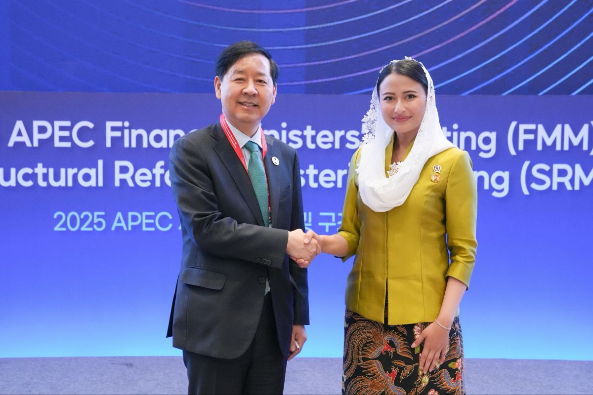 Wamendag Dyah Roro Esti Promosikan Kopi Ijen ke Wakil PM Korea Selatan di Forum APEC Wamendag Dyah Roro Esti Promosikan Kopi Ijen ke Wakil PM Korea Selatan di Forum APEC
