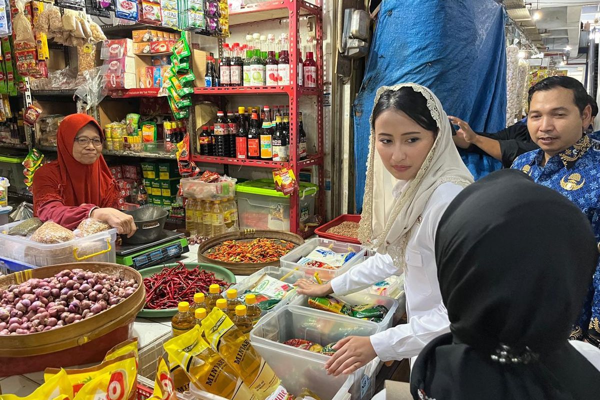 Jelang Nataru, Harga Pangan Diwaspadai! Wamendag Dyah Roro Esti Keliling Pasar Cek HET
