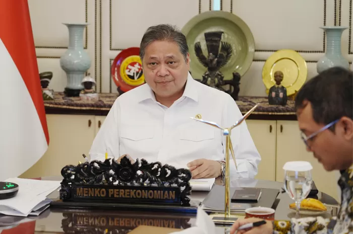 Menko Perekonomian Airlangga Hartarto Umumkan Penyaluran KUR Tembus Rp240 Triliun dan Dorong 20 Juta Lapangan Kerja Menko Perekonomian Airlangga Hartarto Umumkan Penyaluran KUR Tembus Rp240 Triliun dan Dorong 20 Juta Lapangan Kerja