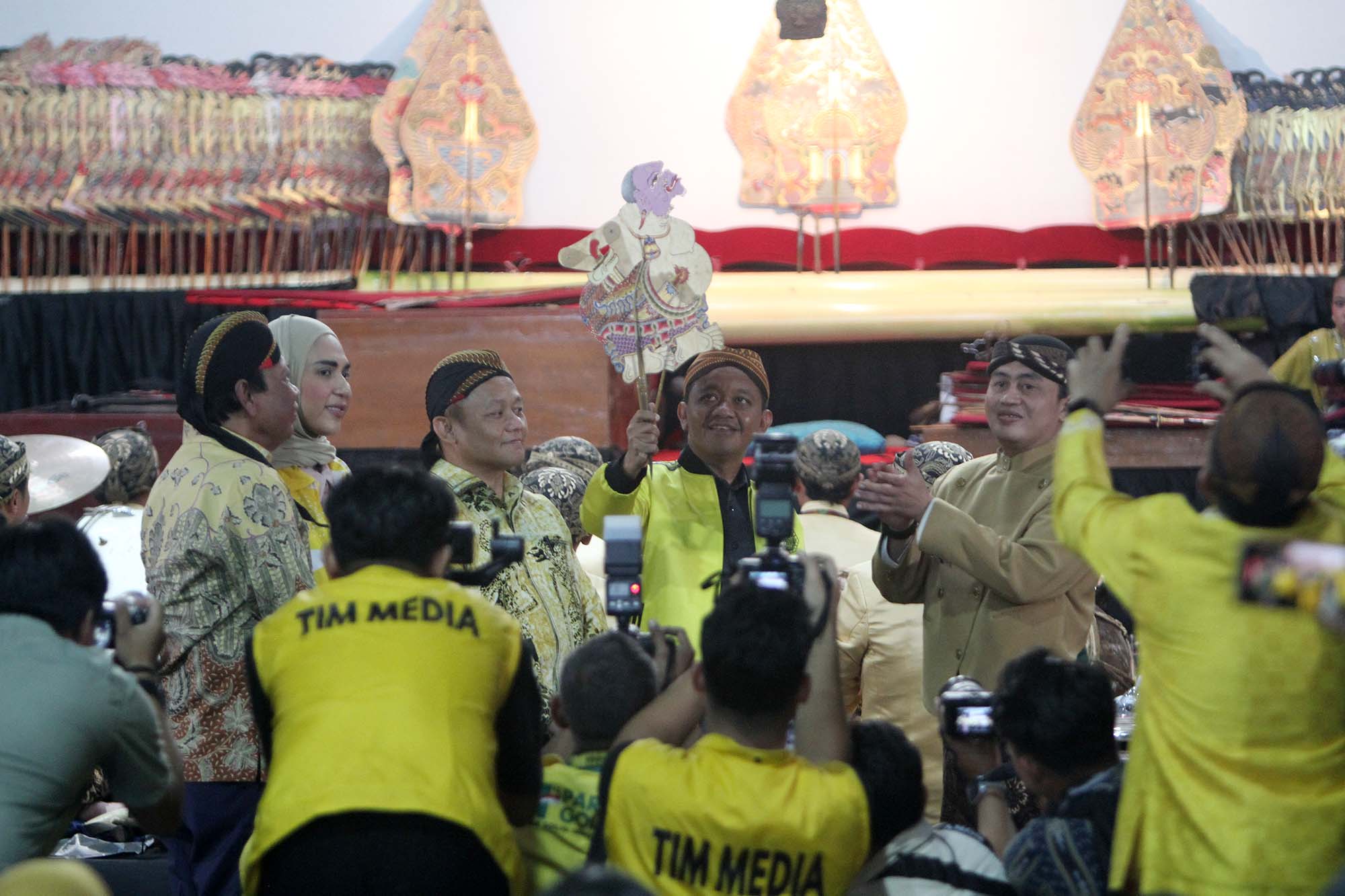 Ketum Golkar Bahlil Lahadalia Hidupkan Tradisi Wayang pada Puncak HUT ke-61 Partai Golkar Ketum Golkar Bahlil Lahadalia Hidupkan Tradisi Wayang pada Puncak HUT ke-61 Partai Golkar