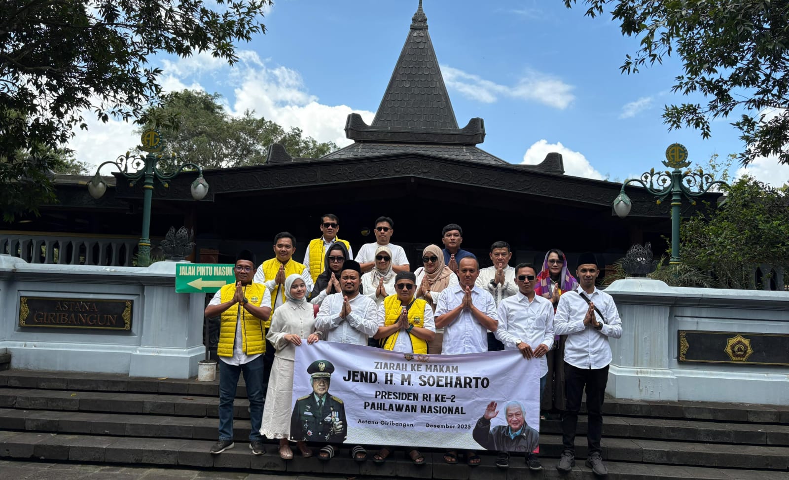 FOSTA FPG DPR RI Ziarah ke Makam Soeharto Usai Dianugerahi Jadi Pahlawan Nasional FOSTA FPG DPR RI Ziarah ke Makam Soeharto Usai Dianugerahi Jadi Pahlawan Nasional