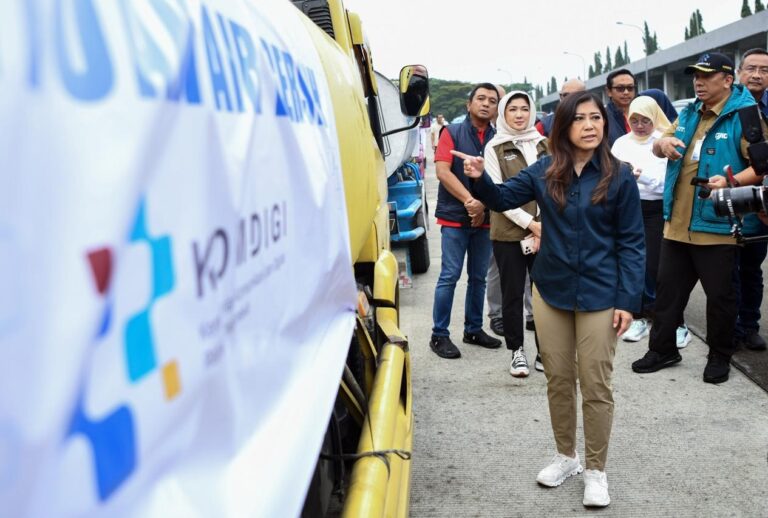 Menkomdigi Meutya Hafid Kirim 118 Tangki Air Bersih untuk Korban Bencana Aceh