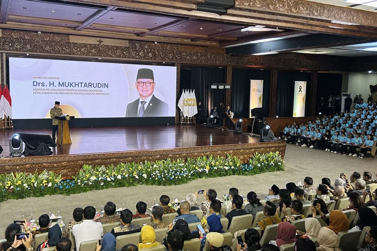Menteri P2MI Mukhtarudin Paparkan 8 Strategi Perluas Peluang dan Lindungi Pekerja Migran Menteri P2MI Mukhtarudin Paparkan 8 Strategi Perluas Peluang dan Lindungi Pekerja Migran