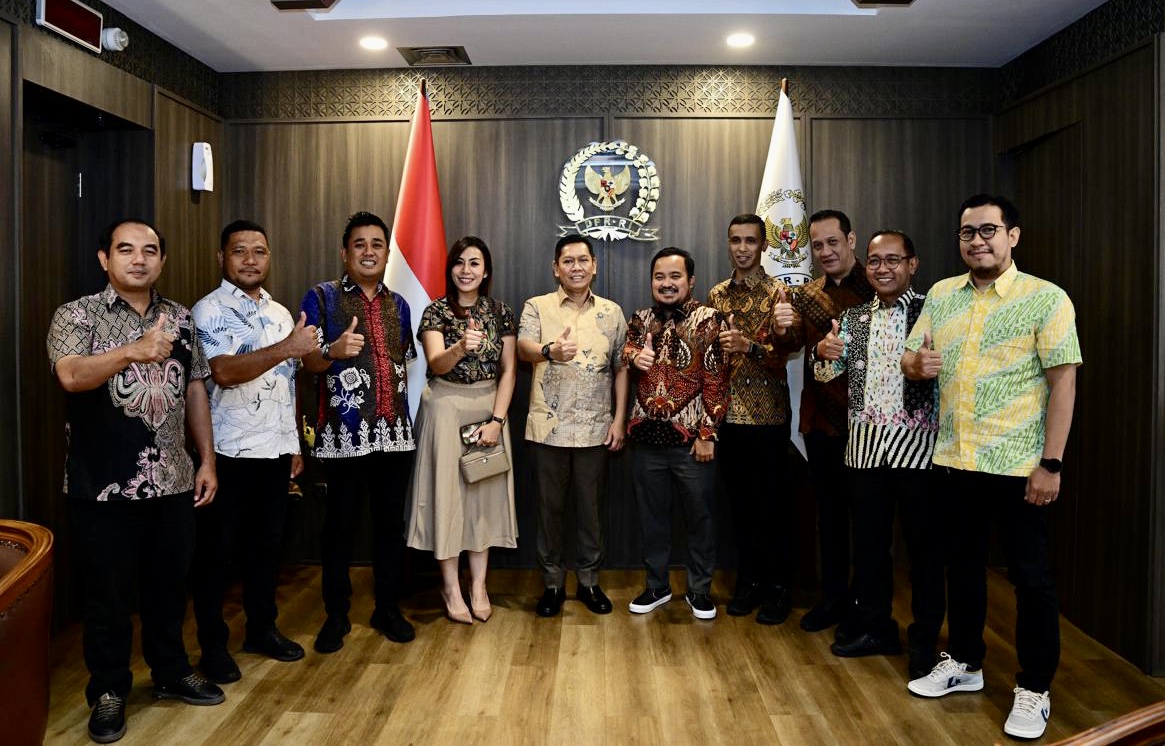 Wakil Ketua DPR RI Adies Kadir Terima Audiensi Forum Staf Anggota Fraksi Partai Golkar DPR RI