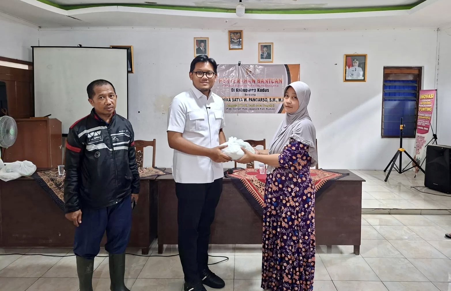 Anggota DPR RI dari Komisi VII Andhika Satya Wasistho Pangarso Salurkan 1.000 Paket Sembako untuk Warga Terdampak Banjir Kudus