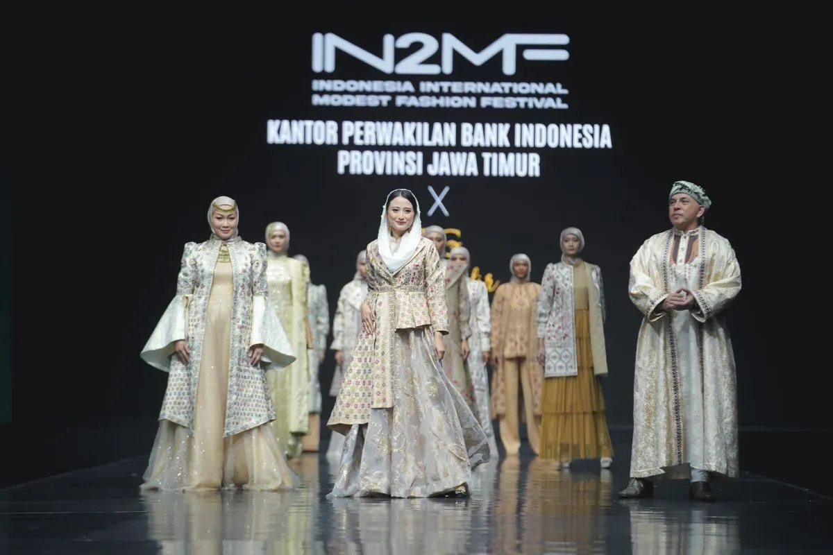 Wamendag Dyah Roro Esti Tampil Memukau Jadi Muse Busana Muslim Riris Ghofir di IFA 2026 Wamendag Dyah Roro Esti Tampil Memukau Jadi Muse Busana Muslim Riris Ghofir di IFA 2026