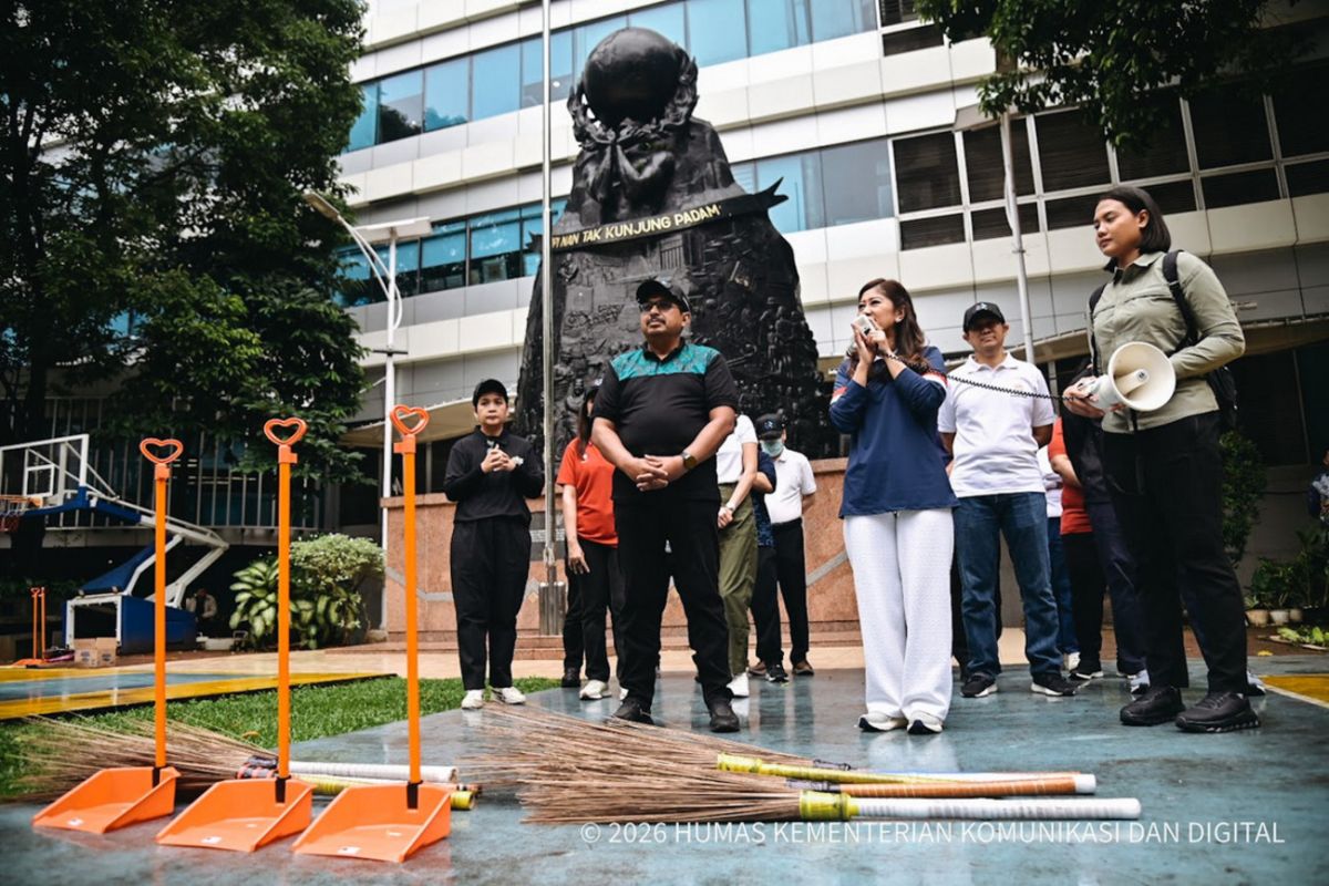 Tindak Lanjut Arahan Presiden, Menkomdigi Meutya Hafid Tanamkan Disiplin Lewat Gerakan Kantor ASRI Tindak Lanjut Arahan Presiden, Menkomdigi Meutya Hafid Tanamkan Disiplin Lewat Gerakan Kantor ASRI