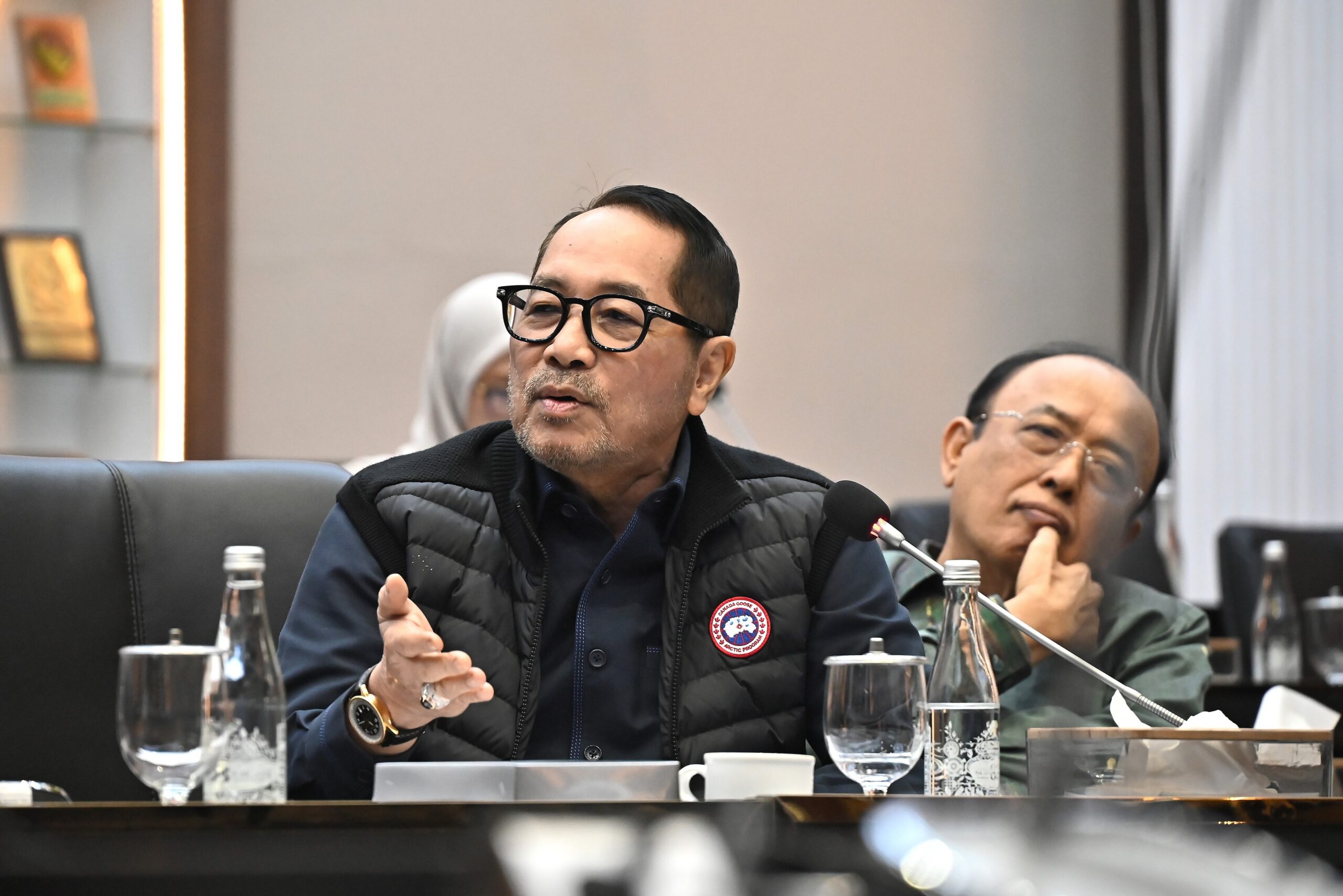 Gaji Cuma Rp 300 Ribu! Firman Soebagyo Miris Lihat Guru Nyambi Jadi Tukang Ojek Demi Bertahan Hidup