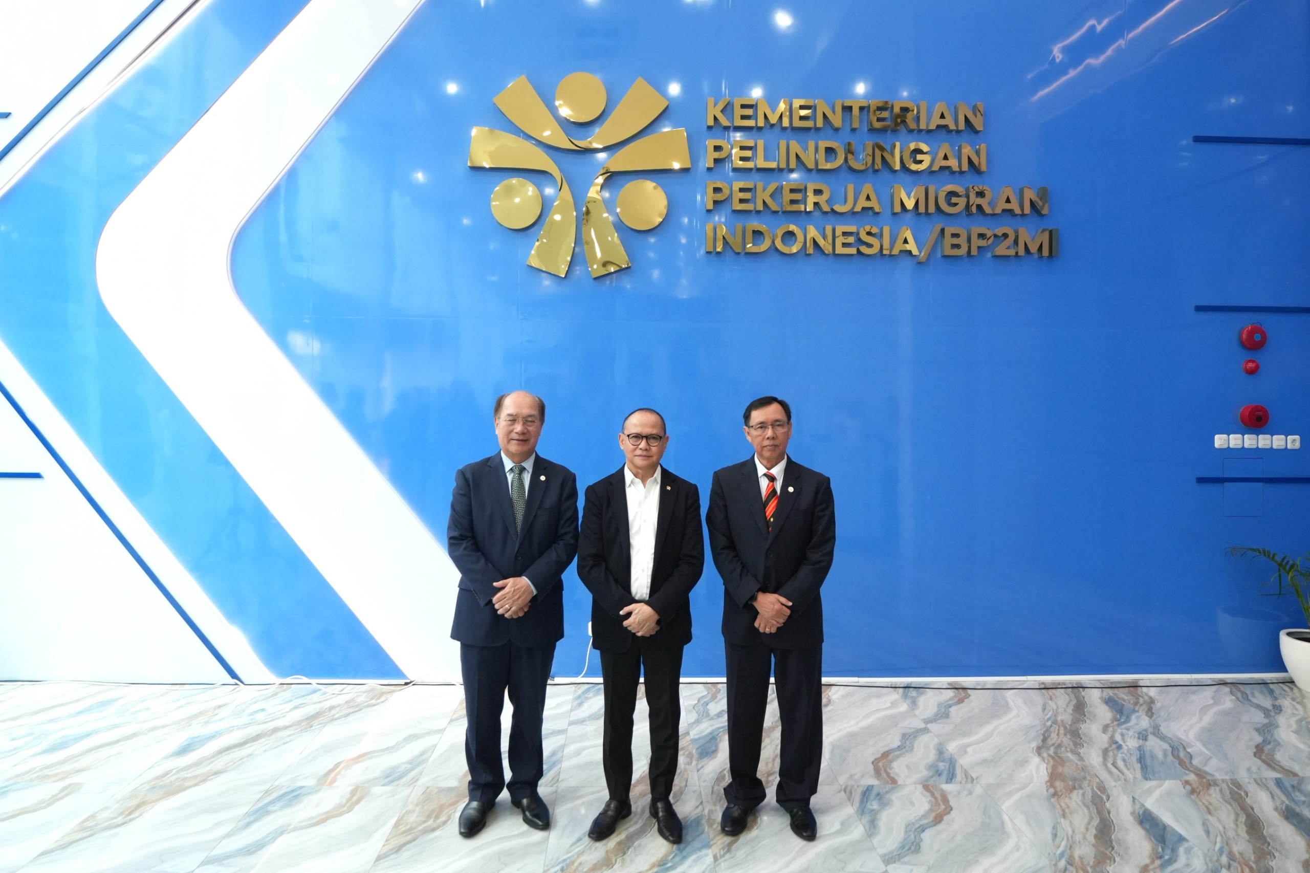 Menteri P2MI Mukhtarudin: Indonesia-Malaysia Bentuk Task Force Percepatan Penempatan PMI di Sarawak Menteri P2MI Mukhtarudin: Indonesia-Malaysia Bentuk Task Force Percepatan Penempatan PMI di Sarawak