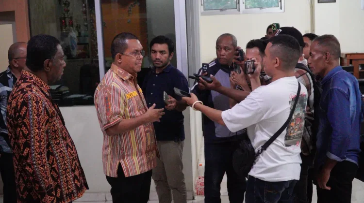 Gubernur Melki Laka Lena Puji Kopdit Obor Mas: Satu-satunya Penyalur KUR Non-Bank di NTT dengan Kredit Macet 0 Persen Gubernur Melki Laka Lena Puji Kopdit Obor Mas: Satu-satunya Penyalur KUR Non-Bank di NTT dengan Kredit Macet 0 Persen