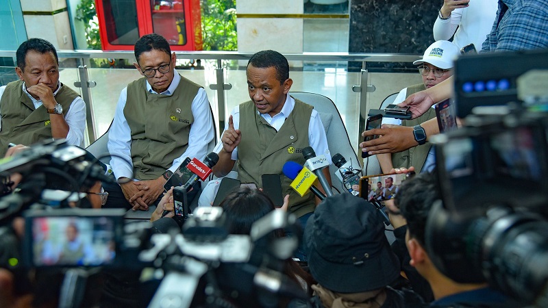 Angin Segar dari Selat Hormuz: Menteri ESDM Bahlil Lahadalia Negosiasi Kapal Minyak RI yang Tertahan.