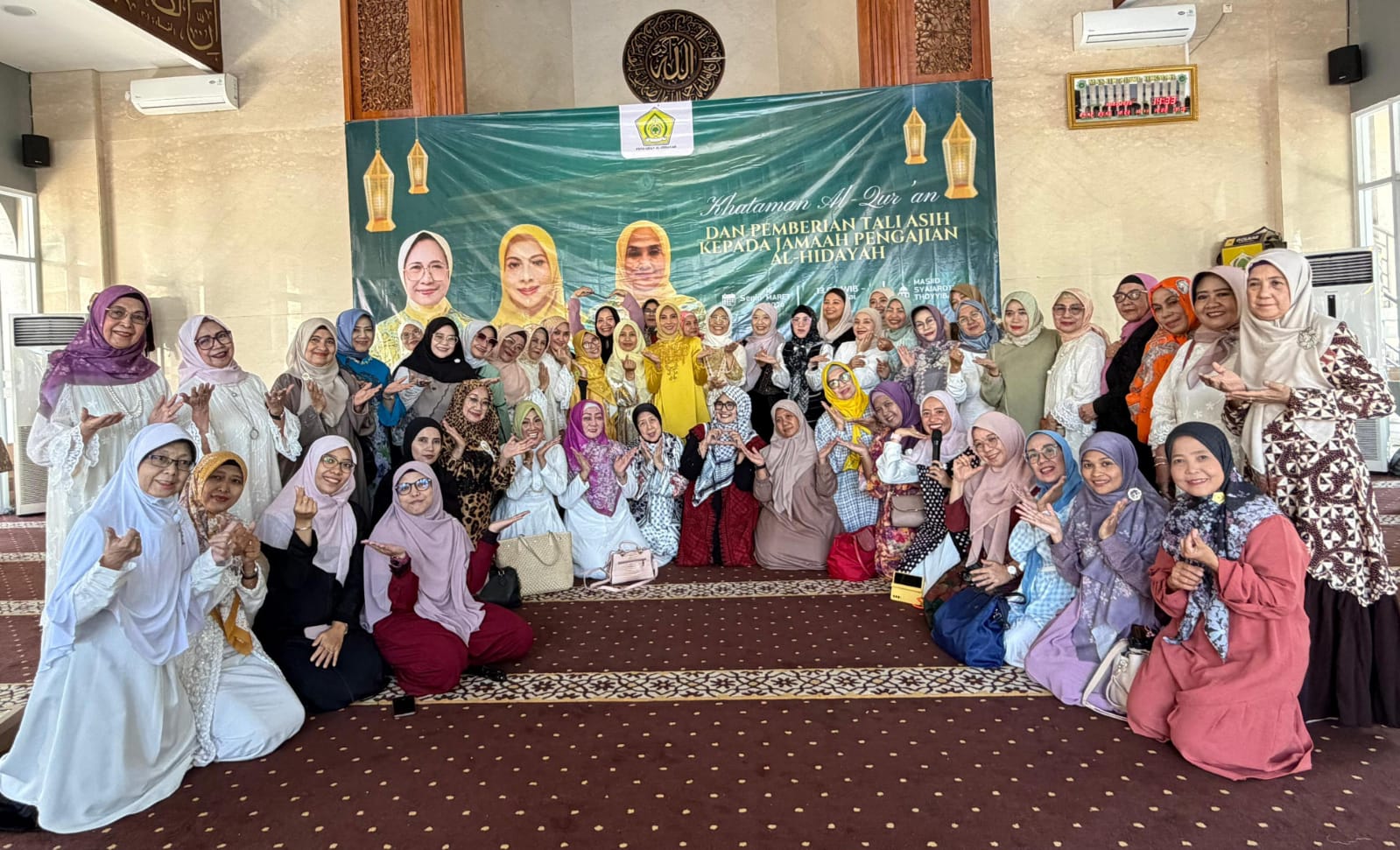 Pererat Silaturahmi, Pengajian Al-Hidayah Gelar Khataman Al-Qur’an dan Pemberian Tali Asih di Masjid Syajarotun Thoyyibah