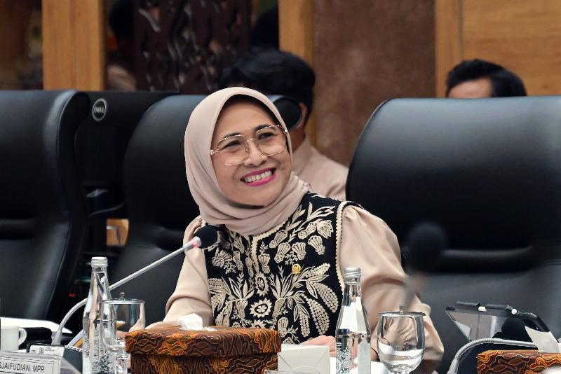 Ketua Komisi X DPR RI Hetifah Sjaifudian Apresiasi Pemerintah Batalkan Sekolah Daring demi Cegah Learning Loss. Ketua Komisi X DPR RI Hetifah Sjaifudian Apresiasi Pemerintah Batalkan Sekolah Daring demi Cegah Learning Loss.