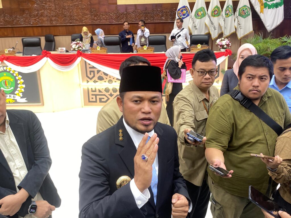 Gubernur Kaltim Rudy Mas’ud Bandingkan Gratispol vs Kaltim Tuntas: Kuota Mahasiswa Naik 2,5 Kali Lipat Gubernur Kaltim Rudy Mas’ud Bandingkan Gratispol vs Kaltim Tuntas: Kuota Mahasiswa Naik 2,5 Kali Lipat