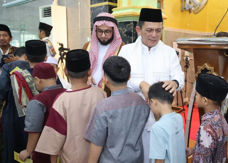 Jadi Khatib Salat Id, Gubernur Ansar Ahmad Ingatkan Warga Kepri Pentingnya Bakti Orang Tua Jadi Khatib Salat Id, Gubernur Ansar Ahmad Ingatkan Warga Kepri Pentingnya Bakti Orang Tua
