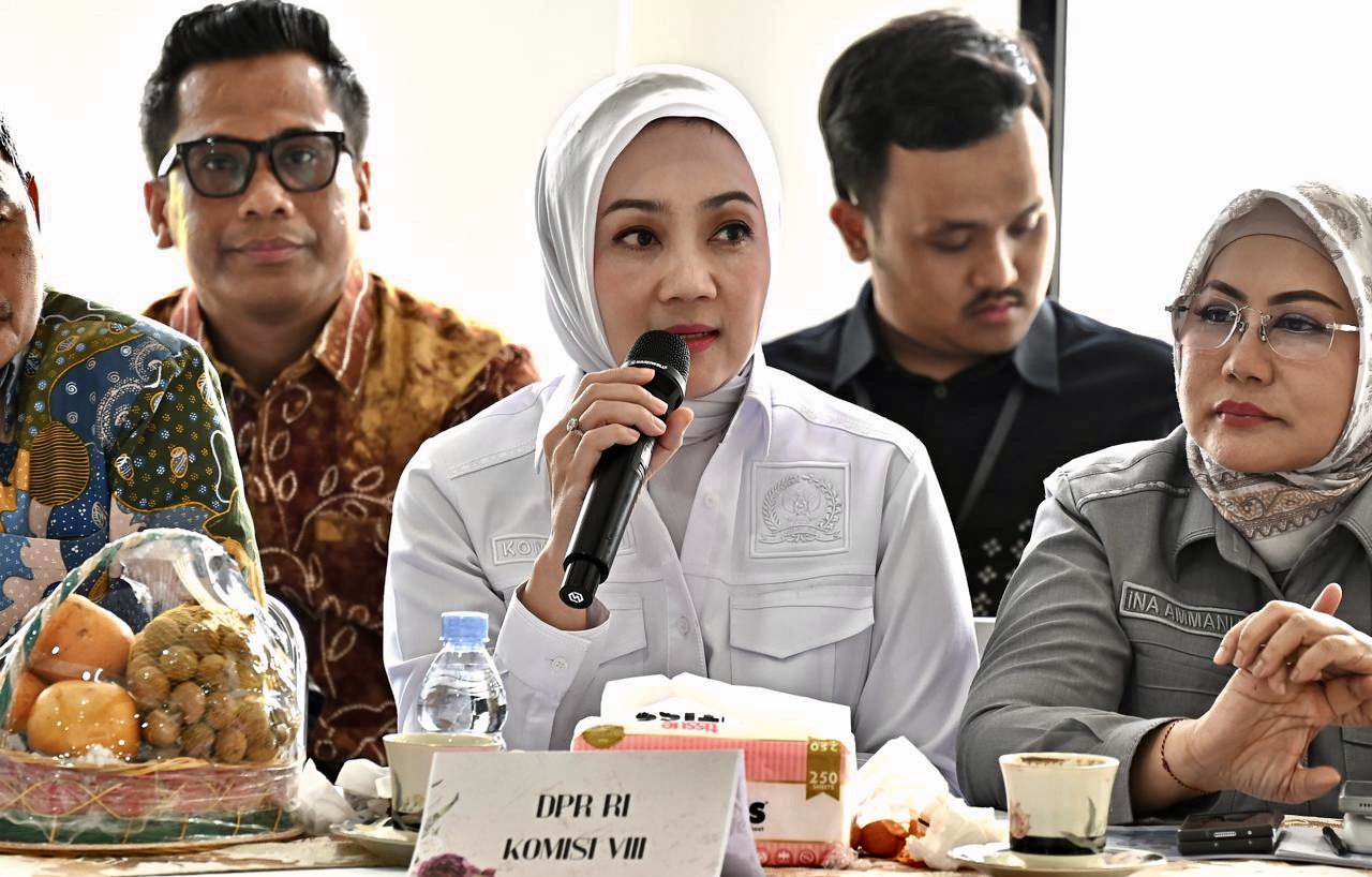 Kunjungi Bogor, Anggota Komisi VIII DPR RI Atalia Praratya Sebut 626 KUA Jabar Butuh Perbaikan Infrastruktur Mendesak. Kunjungi Bogor, Anggota Komisi VIII DPR RI Atalia Praratya Sebut 626 KUA Jabar Butuh Perbaikan Infrastruktur Mendesak.