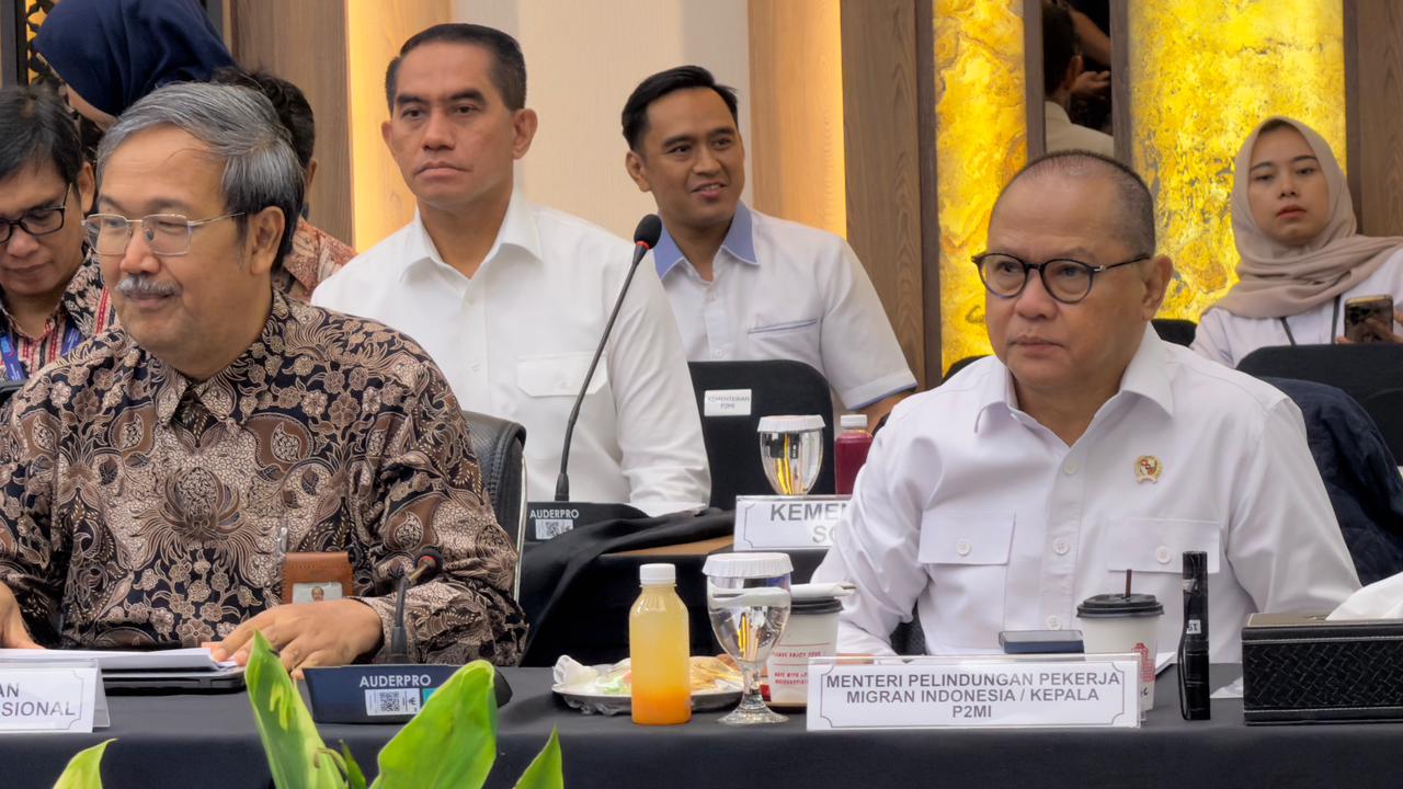Menteri P2MI Mukhtarudin Hadiri Rakor Satgas Ekonomi, Pekerja Migran Jadi Pilar Penting Ekonomi Nasional Menteri P2MI Mukhtarudin Hadiri Rakor Satgas Ekonomi, Pekerja Migran Jadi Pilar Penting Ekonomi Nasional