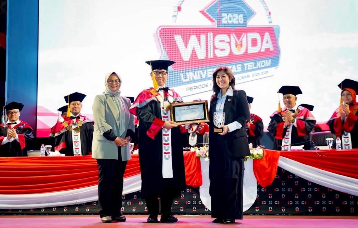 Menkomdigi Meutya Hafid Ajak Wisudawan Telkom University Jadi Duta Literasi Digital Indonesia