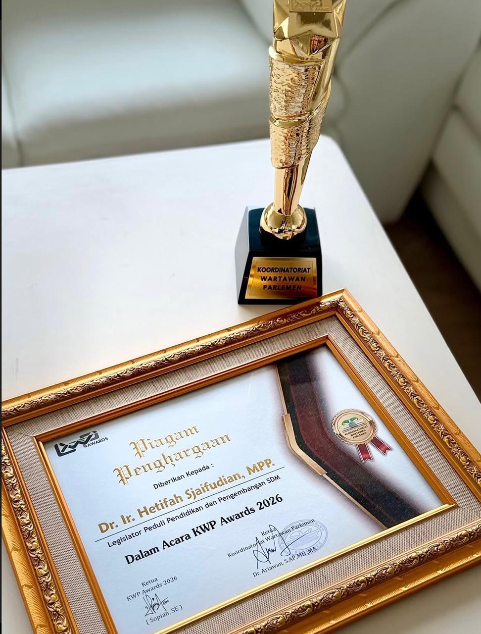 Peduli Pendidikan, Ketua Komisi X DPR RI Hetifah Sjaifudian Raih Penghargaan KWP Awards 2026