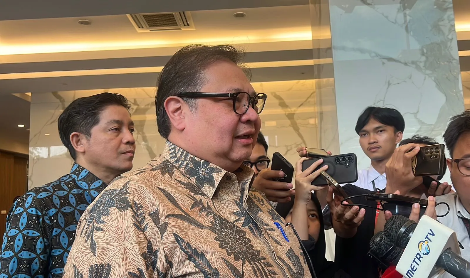 Menko Perekonomian Airlangga Hartarto Pastikan APBN Awasi Pembiayaan Kopdes Merah Putih hingga Rp3 Miliar Menko Perekonomian Airlangga Hartarto Pastikan APBN Awasi Pembiayaan Kopdes Merah Putih hingga Rp3 Miliar