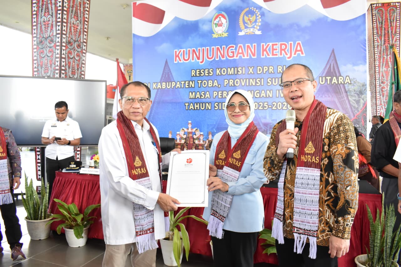 Ketua Komisi X DPR RI Hetifah Sjaifudian Serap Aspirasi Guru di Toba untuk RUU Sisdiknas